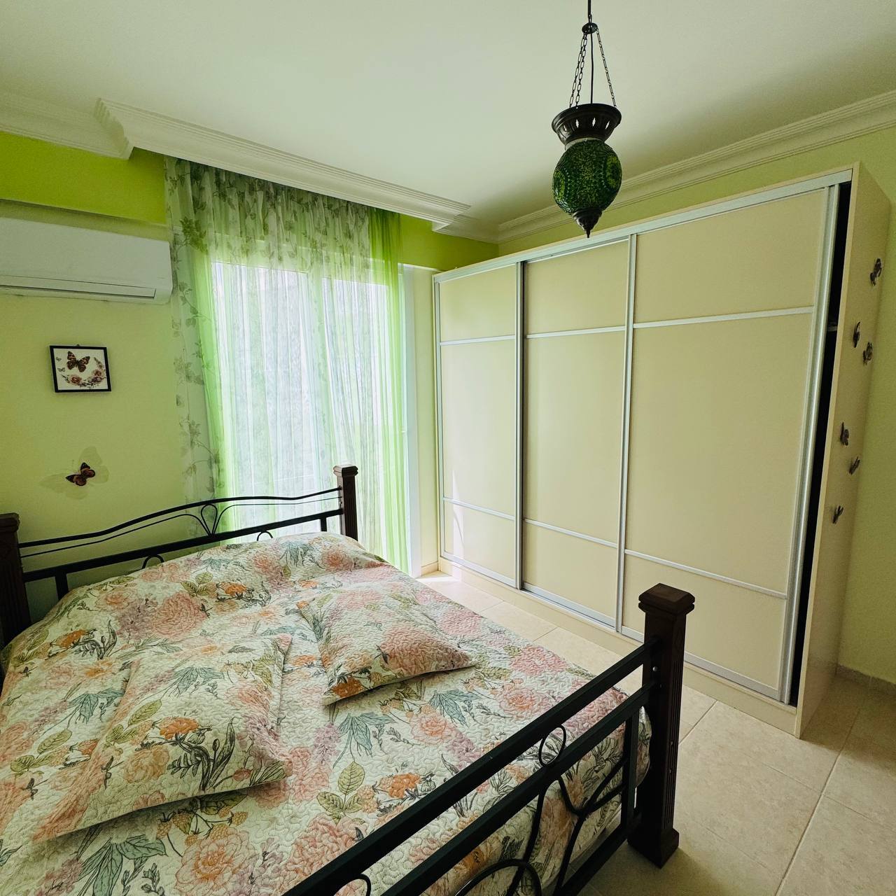 Продаж 3-кімнатної квартири 142 м²
