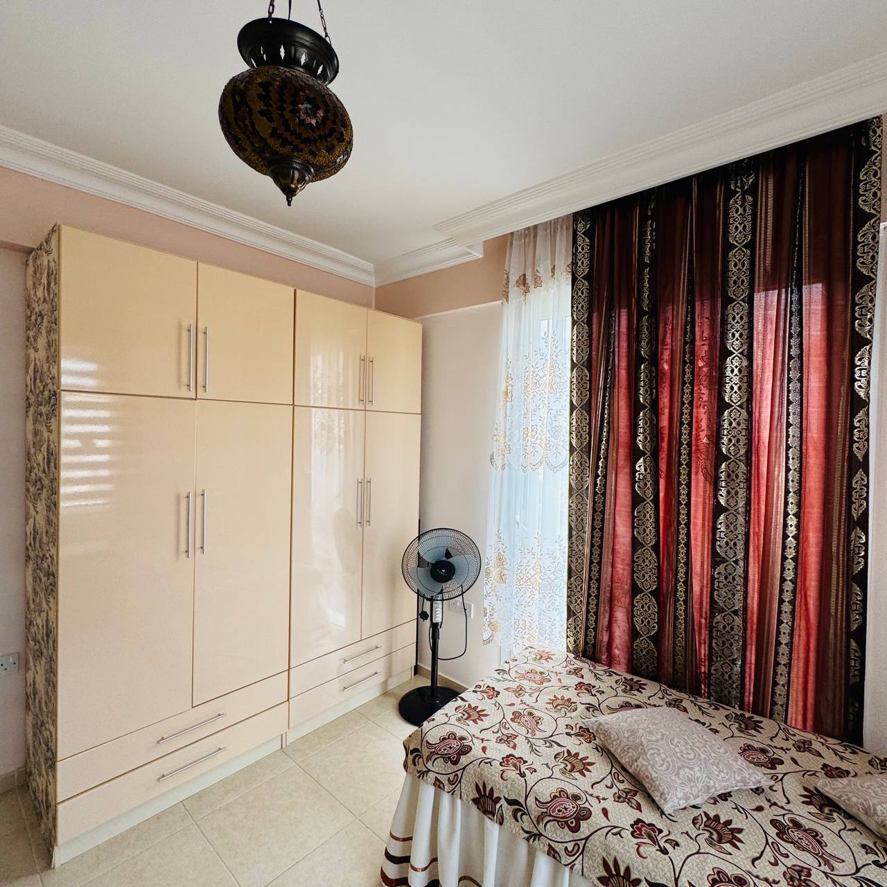 Продаж 3-кімнатної квартири 142 м²
