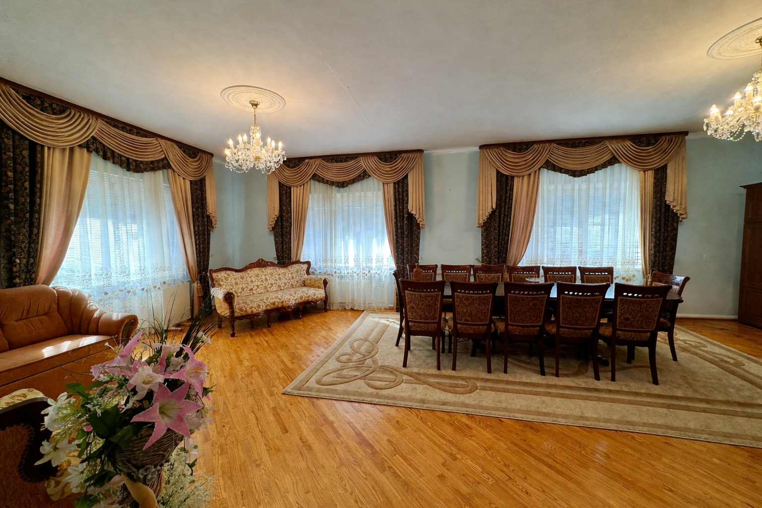 Продаж будинку 461 м²