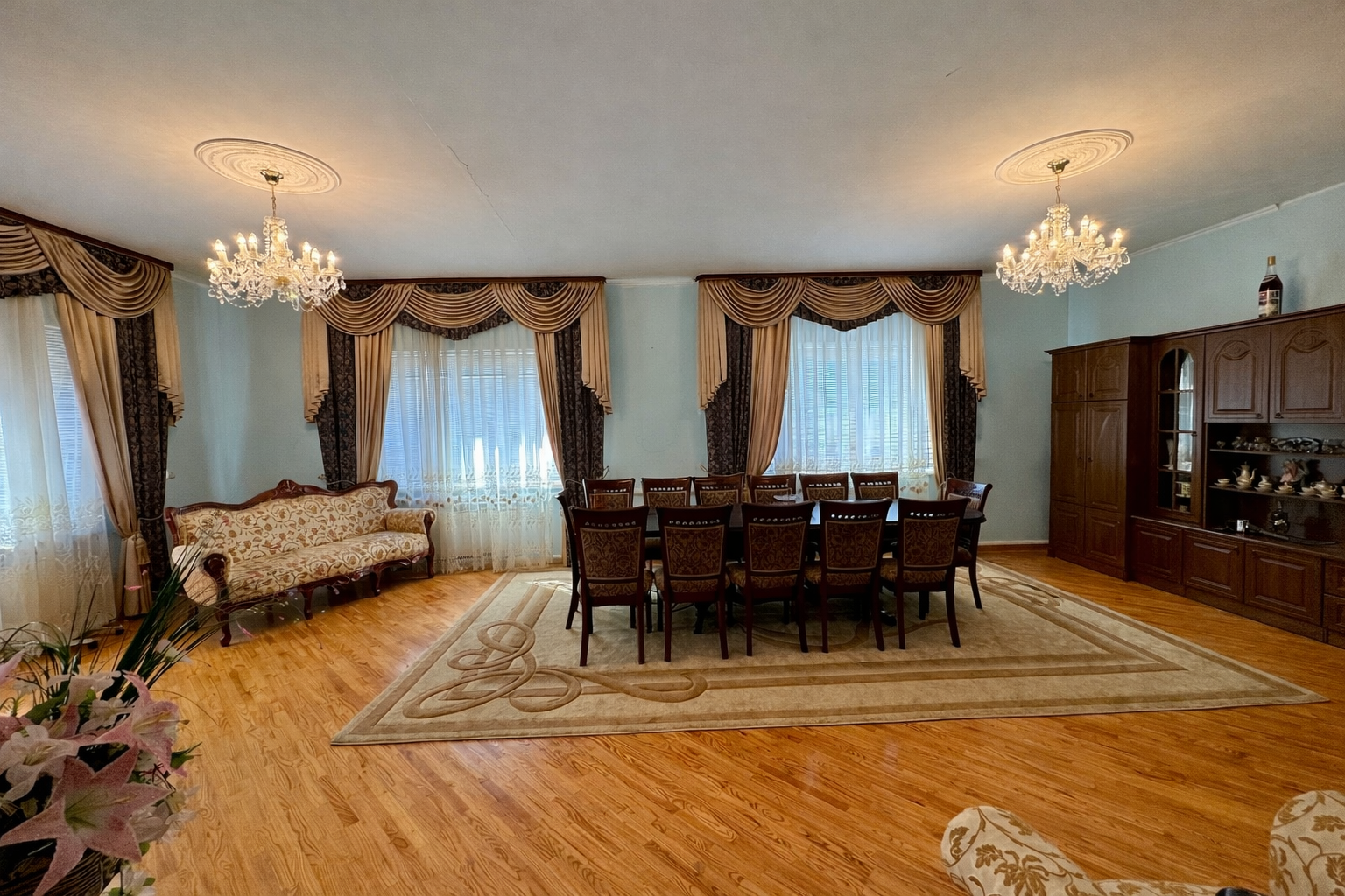 Продаж будинку 461 м²