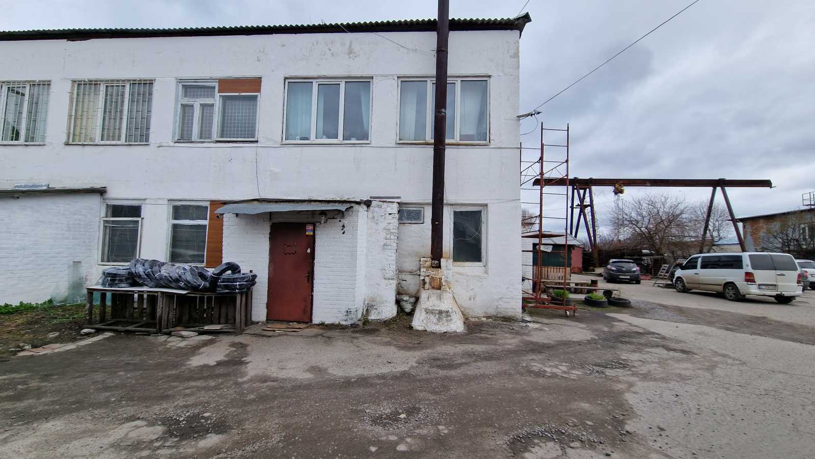 Продаж приміщення вільного призначення 3700 м², Узинська вул.