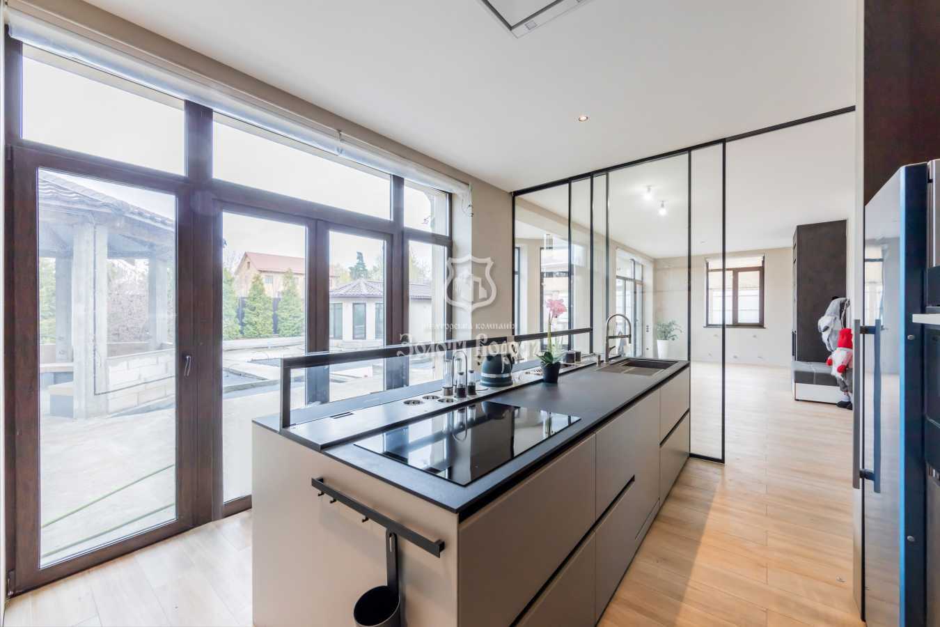 Продаж будинку 388 м², Південно-Українська, 16