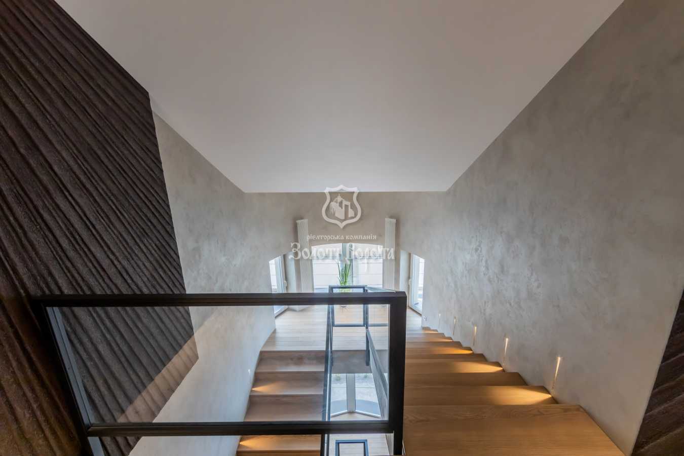 Продаж будинку 388 м², Південно-Українська, 16