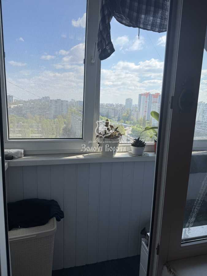 Продаж 3-кімнатної квартири 68.1 м², Зодчих вул., 44