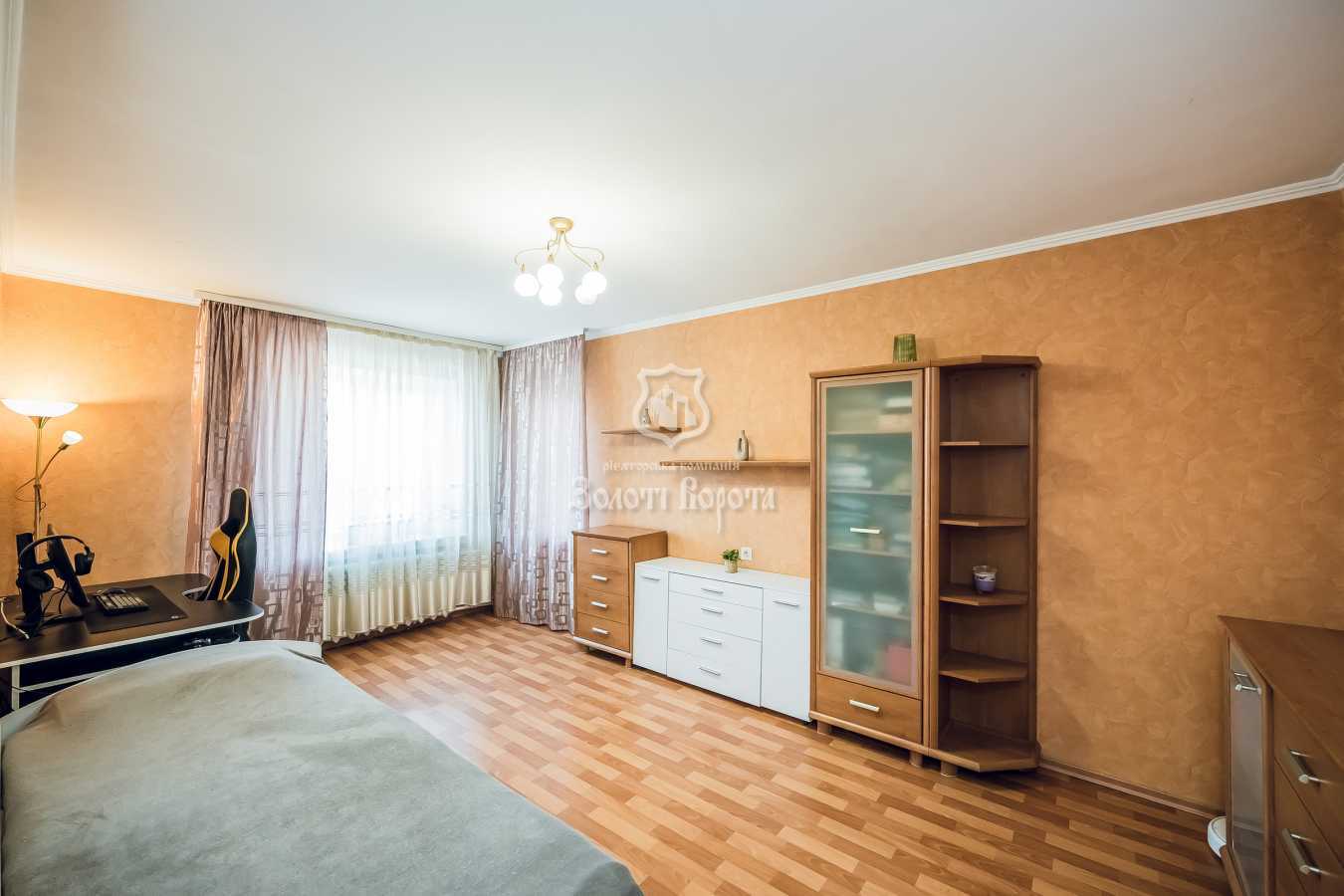 Продаж 3-кімнатної квартири 74 м², Харківське шосе, 49
