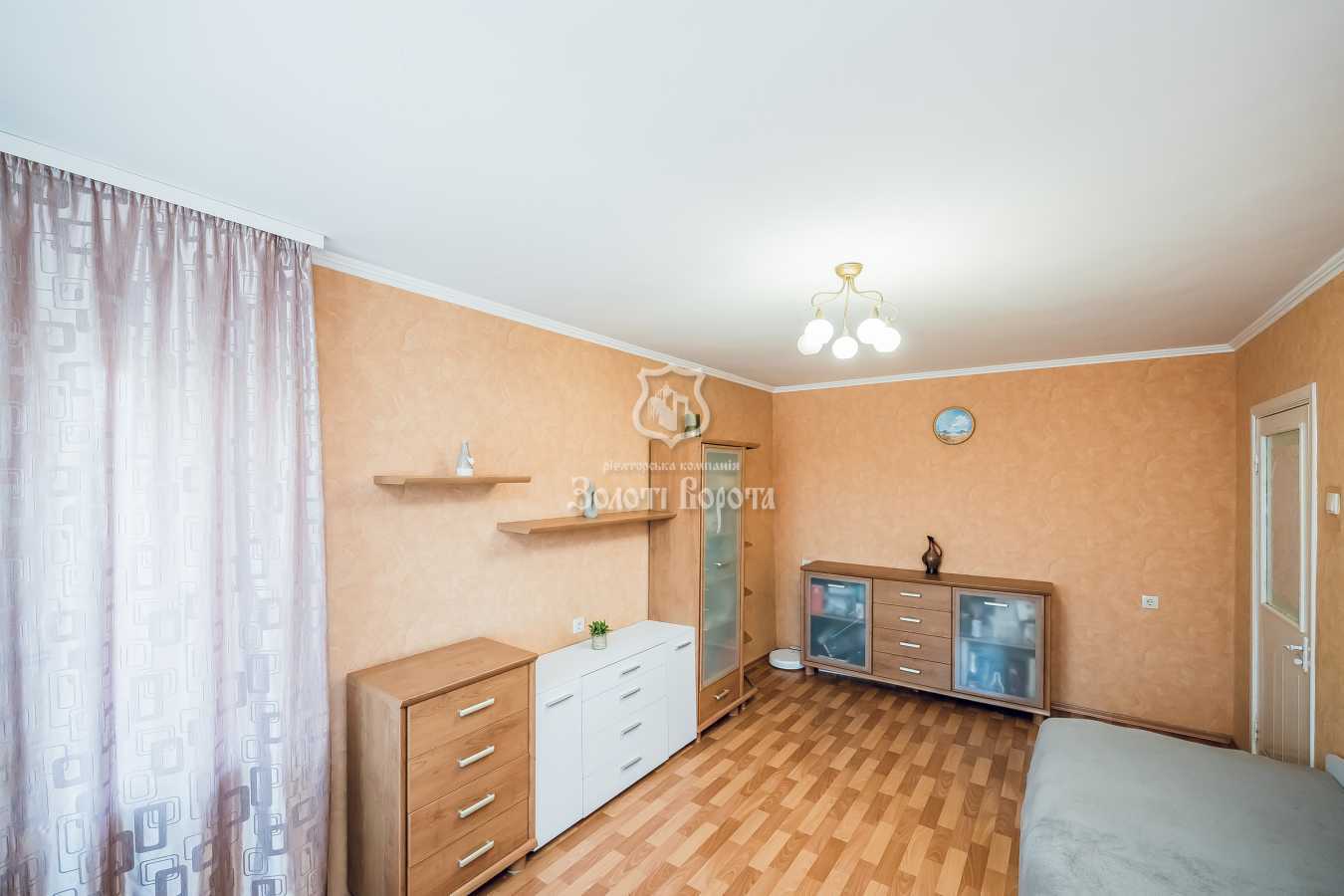 Продаж 3-кімнатної квартири 74 м², Харківське шосе, 49