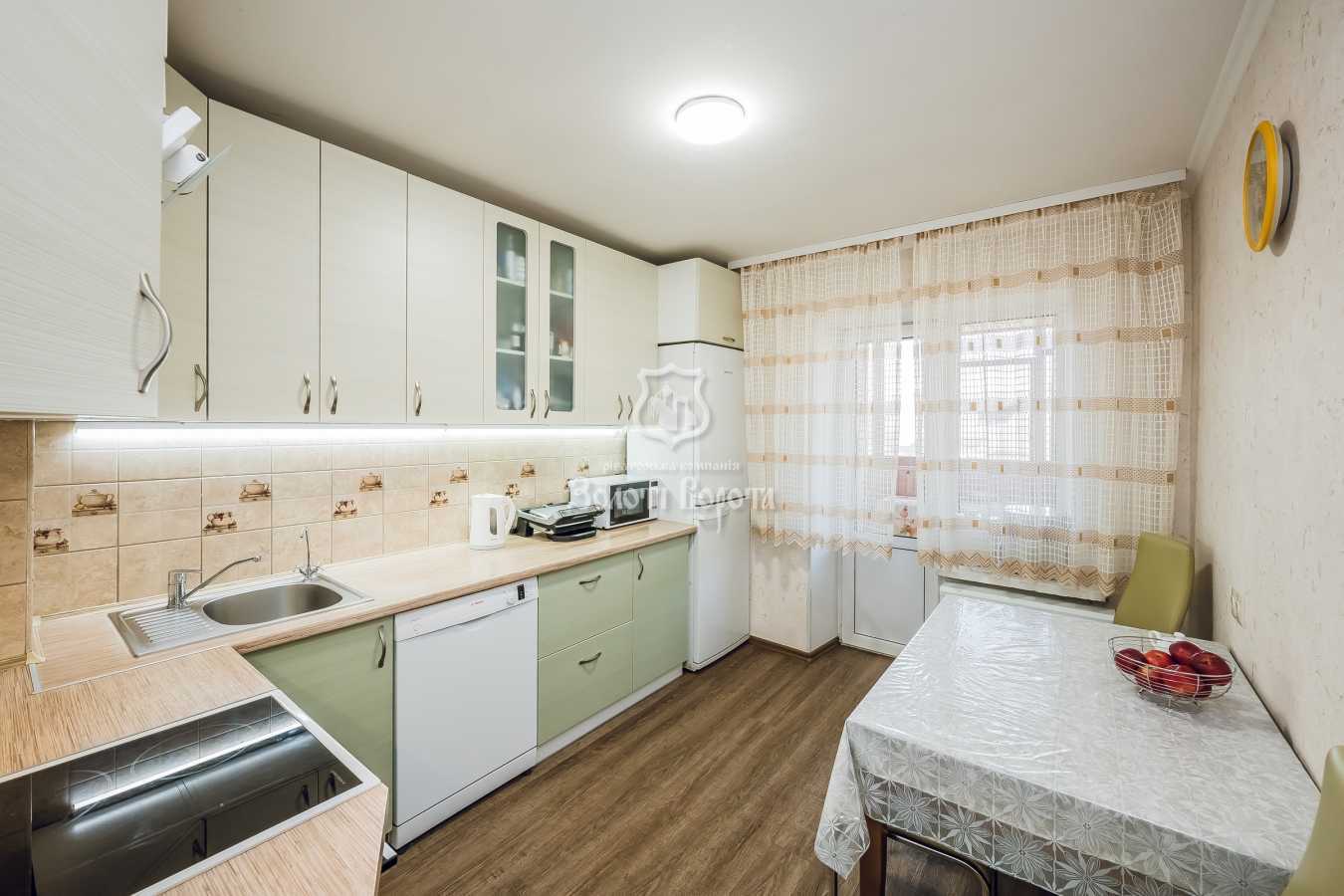 Продаж 3-кімнатної квартири 74 м², Харківське шосе, 49