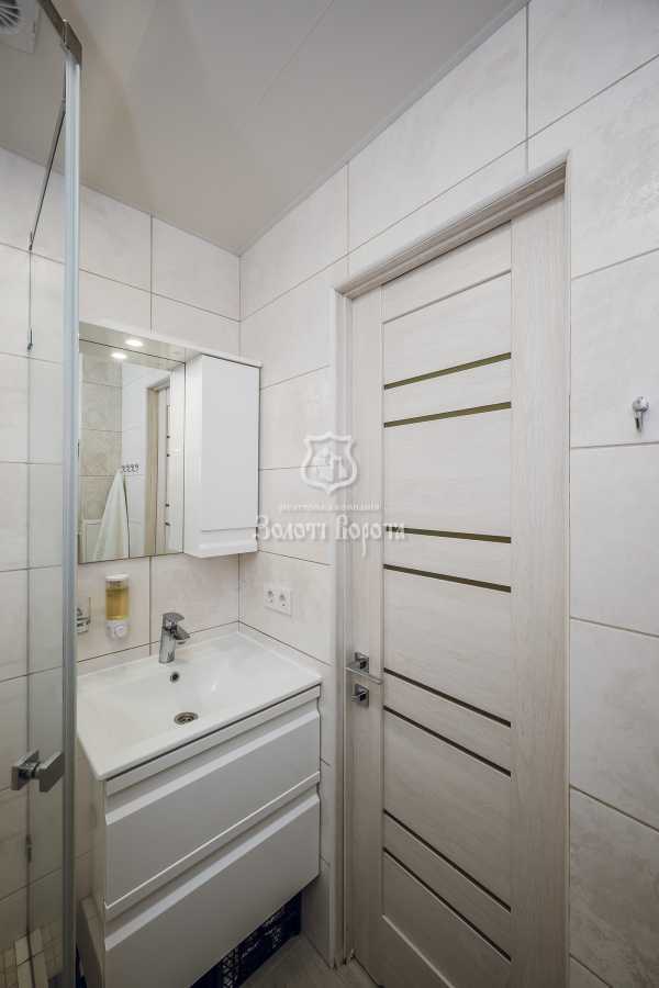 Продаж 3-кімнатної квартири 74 м², Харківське шосе, 49