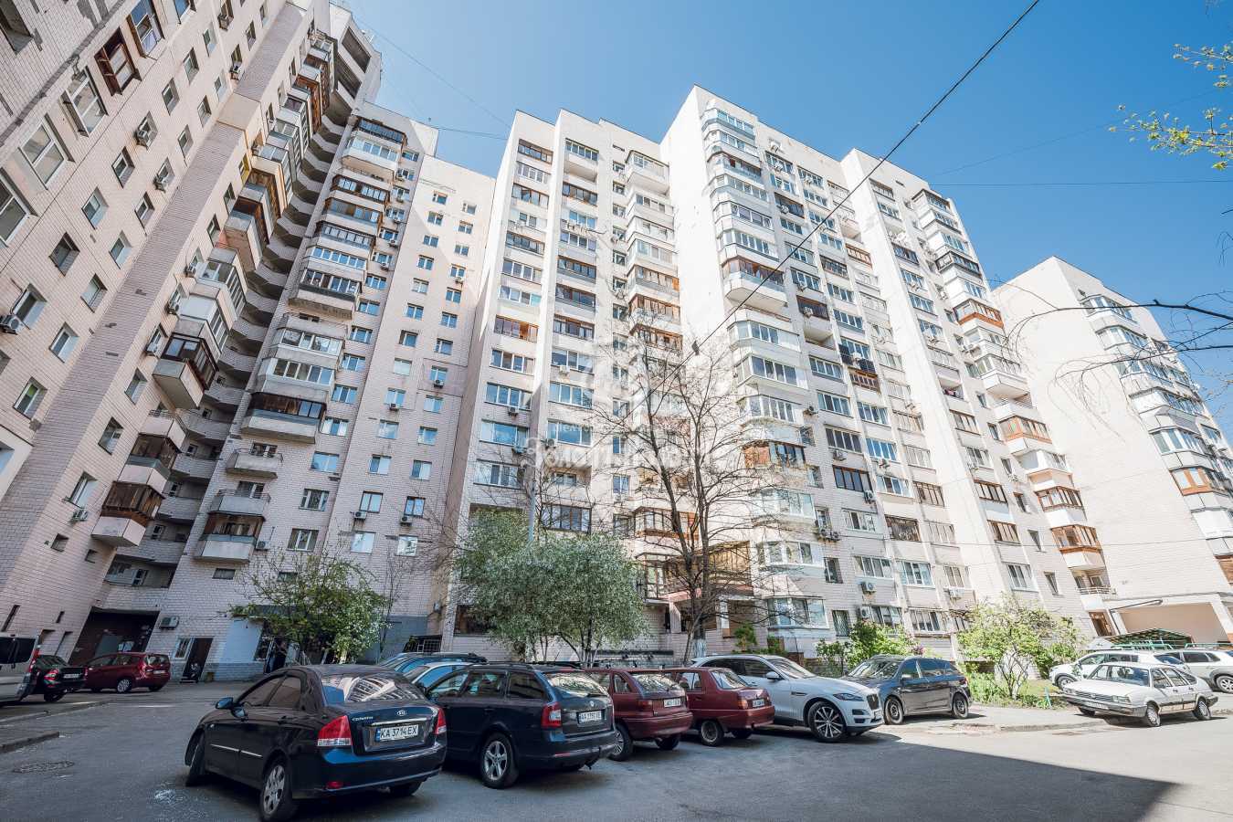 Продаж 3-кімнатної квартири 74 м², Харківське шосе, 49
