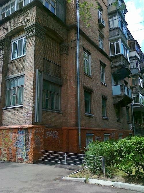 Продаж приміщення вільного призначення 240 м², Метробудівська вул., 12