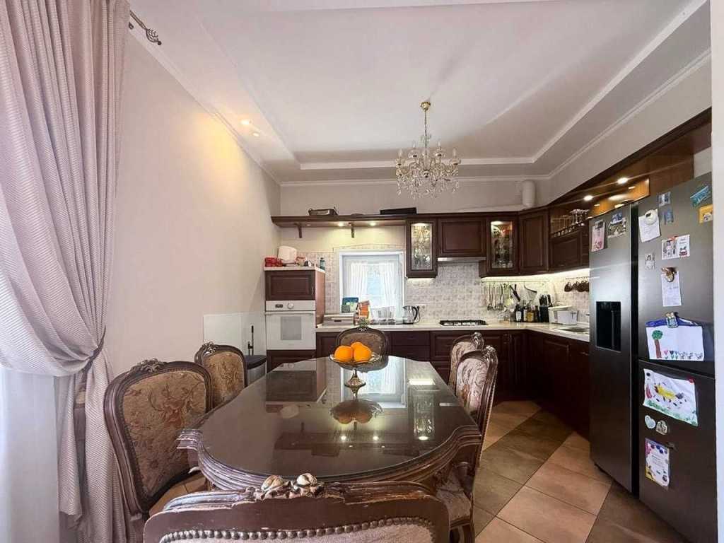 Продаж 5-кімнатної квартири 195 м², Столична, 3