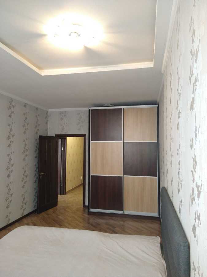 Оренда 3-кімнатної квартири 108.8 м², Кирилівська вул.