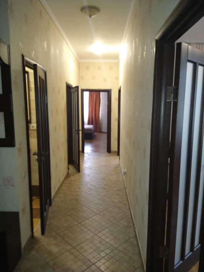 Оренда 3-кімнатної квартири 108.8 м², Кирилівська вул.
