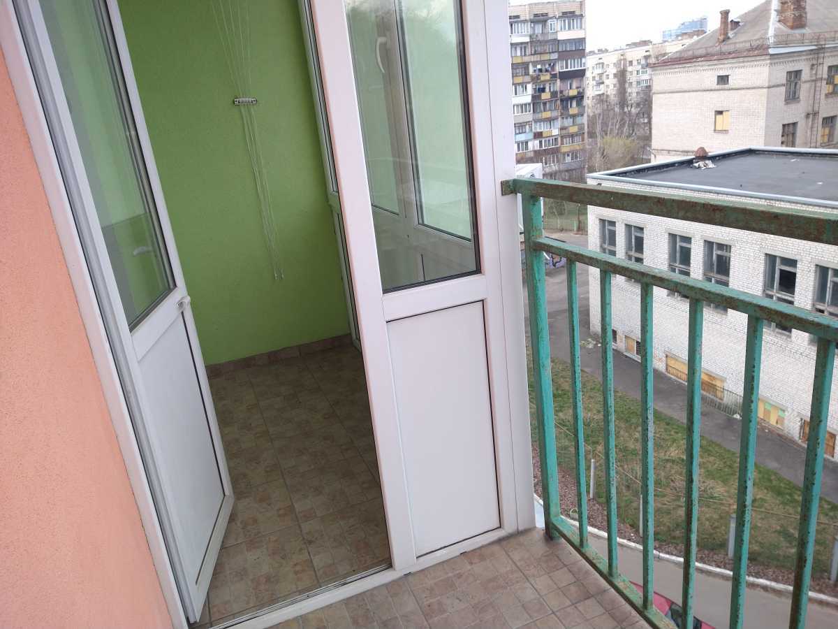 Оренда 3-кімнатної квартири 108.8 м², Кирилівська вул.