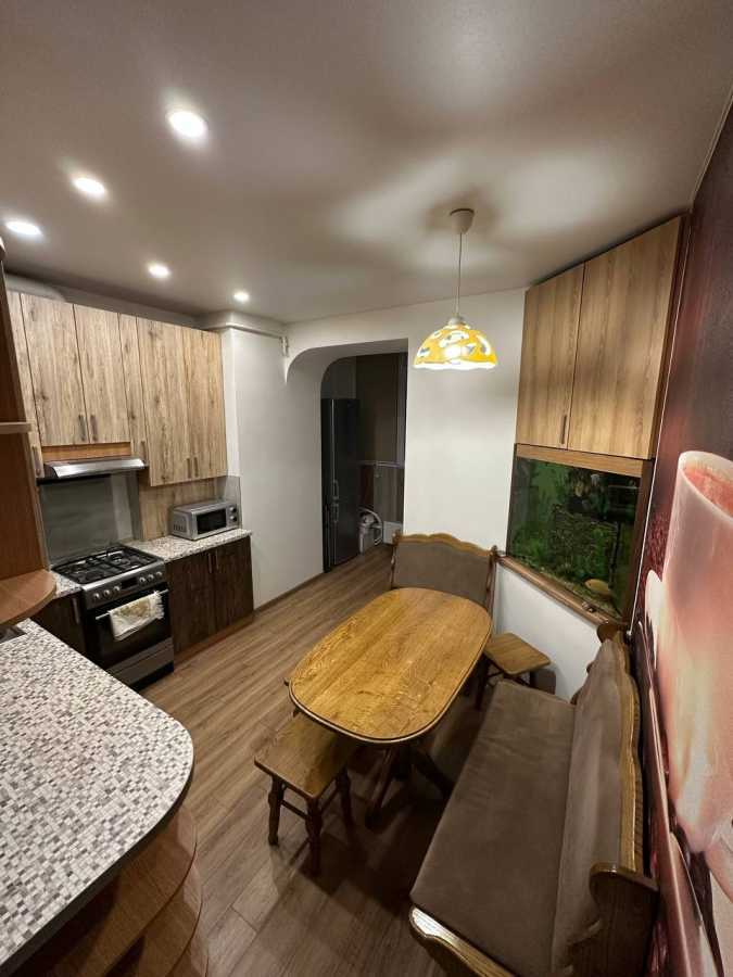 Продаж 1-кімнатної квартири 43 м², Героїв Небесної Сотні просп., 26/9