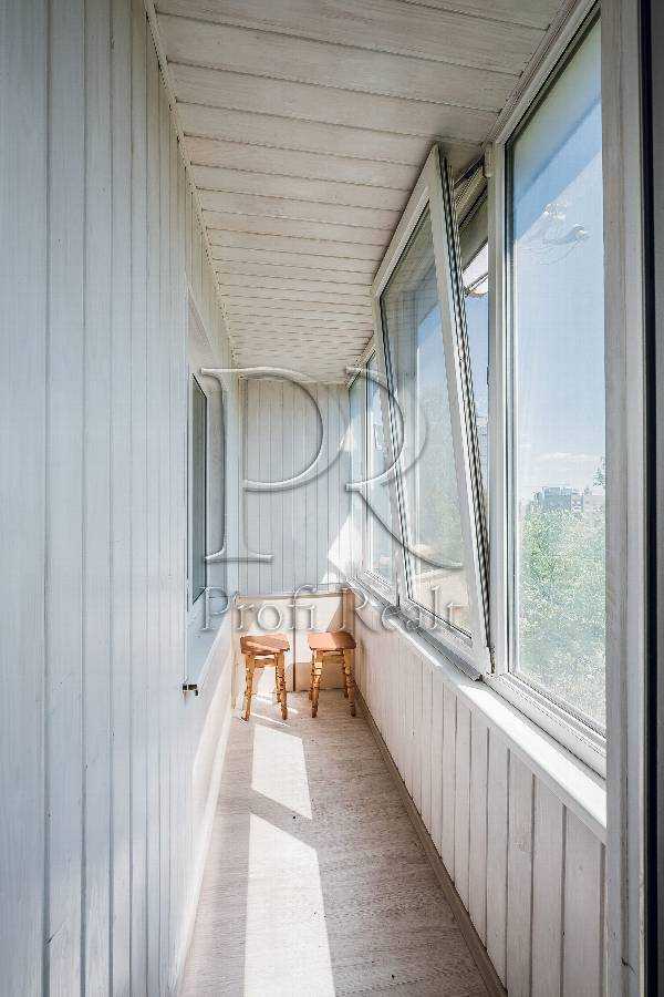 Продаж 1-кімнатної квартири 32 м², Парково-Сирецька вул., 21