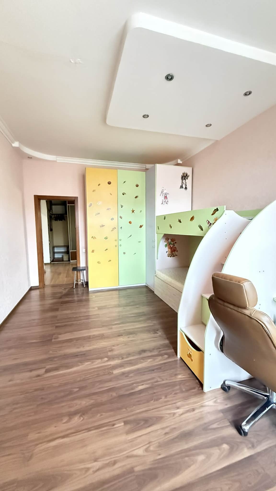 Аренда 3-комнатной квартиры 87 м², Дмитрия Яворницкого просп., 72А