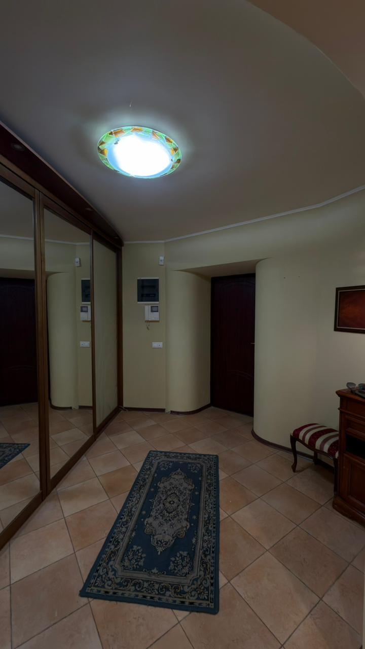 Аренда 3-комнатной квартиры 130 м², Вишняковская ул., 13