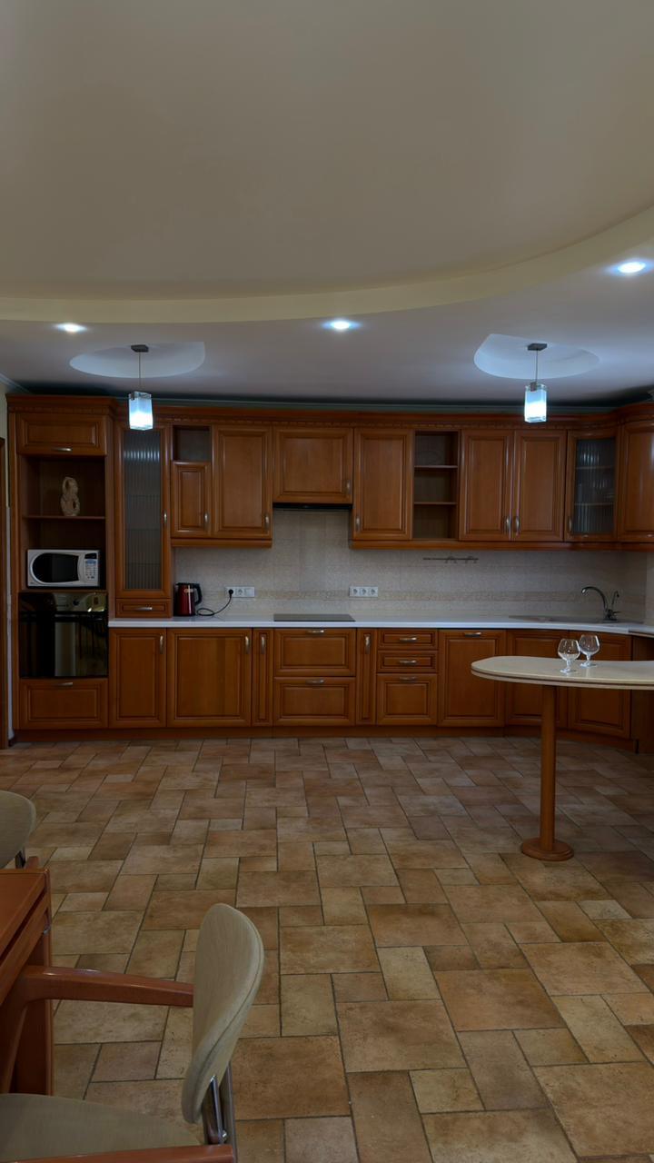 Аренда 3-комнатной квартиры 130 м², Вишняковская ул., 13
