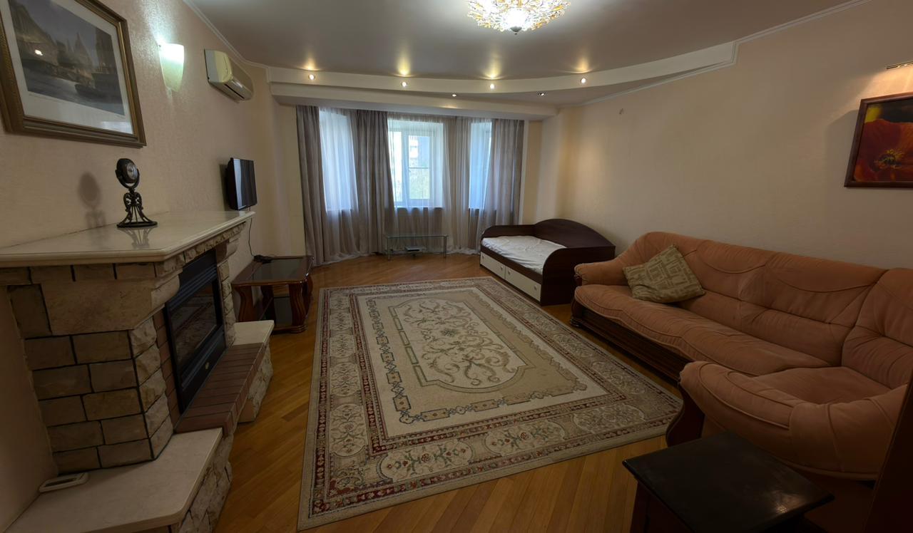 Аренда 3-комнатной квартиры 130 м², Вишняковская ул., 13