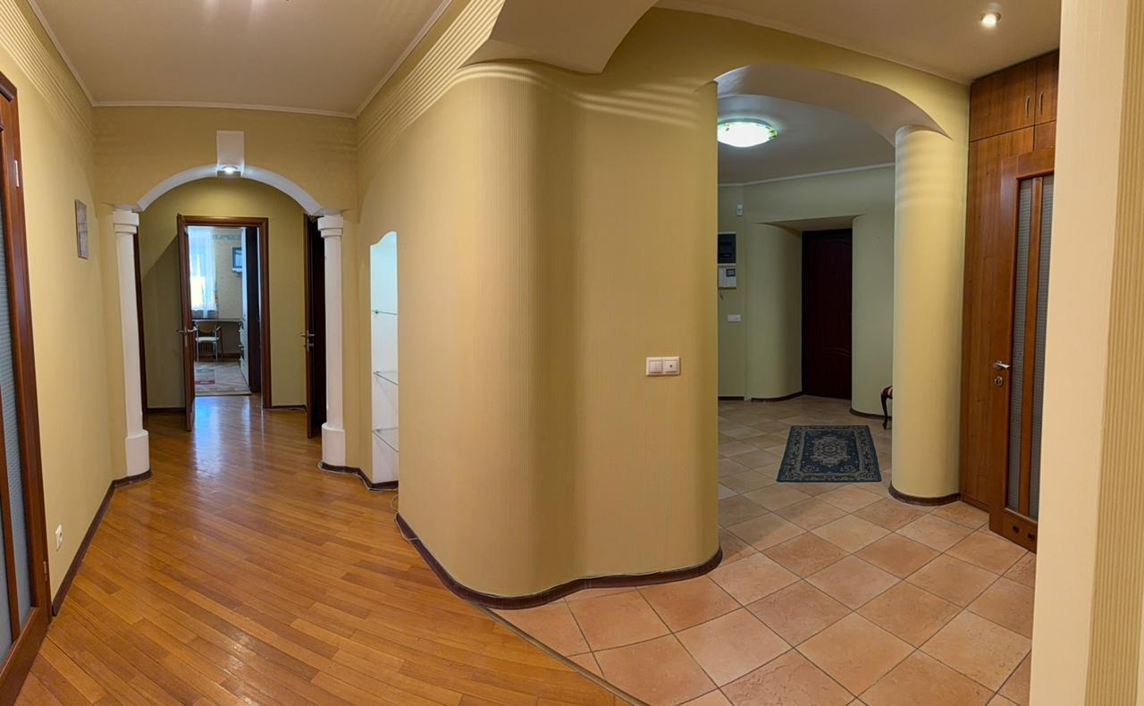 Аренда 3-комнатной квартиры 130 м², Вишняковская ул., 13