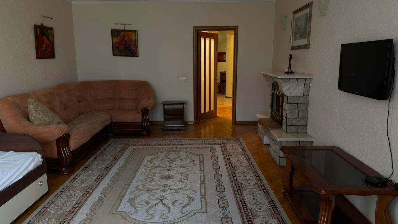 Аренда 3-комнатной квартиры 130 м², Вишняковская ул., 13