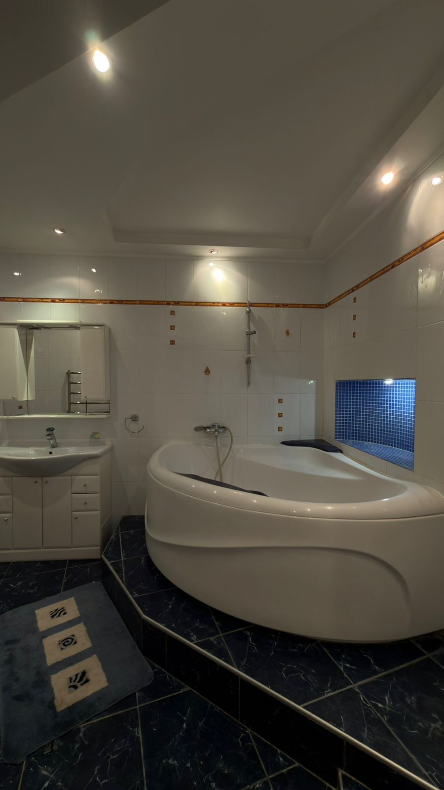 Аренда 3-комнатной квартиры 130 м², Вишняковская ул., 13
