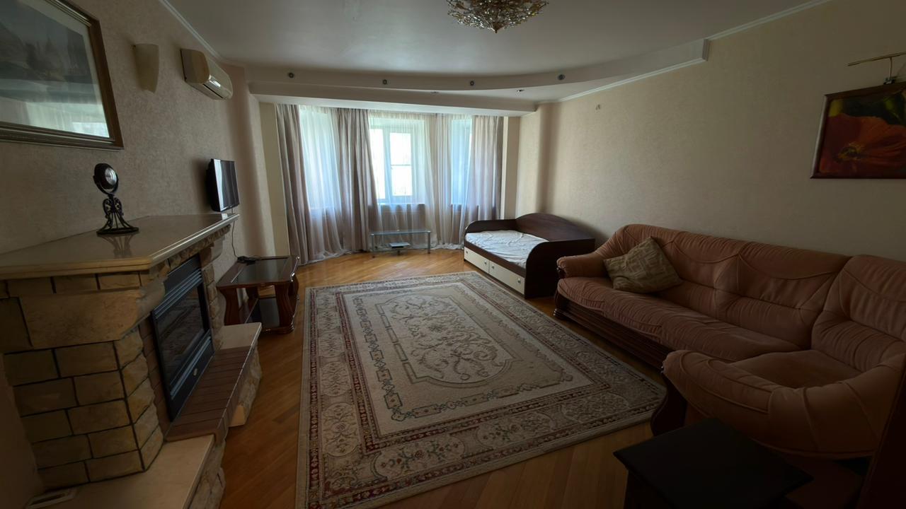 Аренда 3-комнатной квартиры 130 м², Вишняковская ул., 13