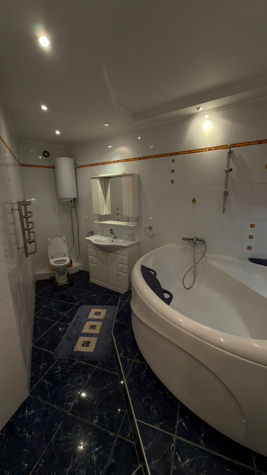Аренда 3-комнатной квартиры 130 м², Вишняковская ул., 13