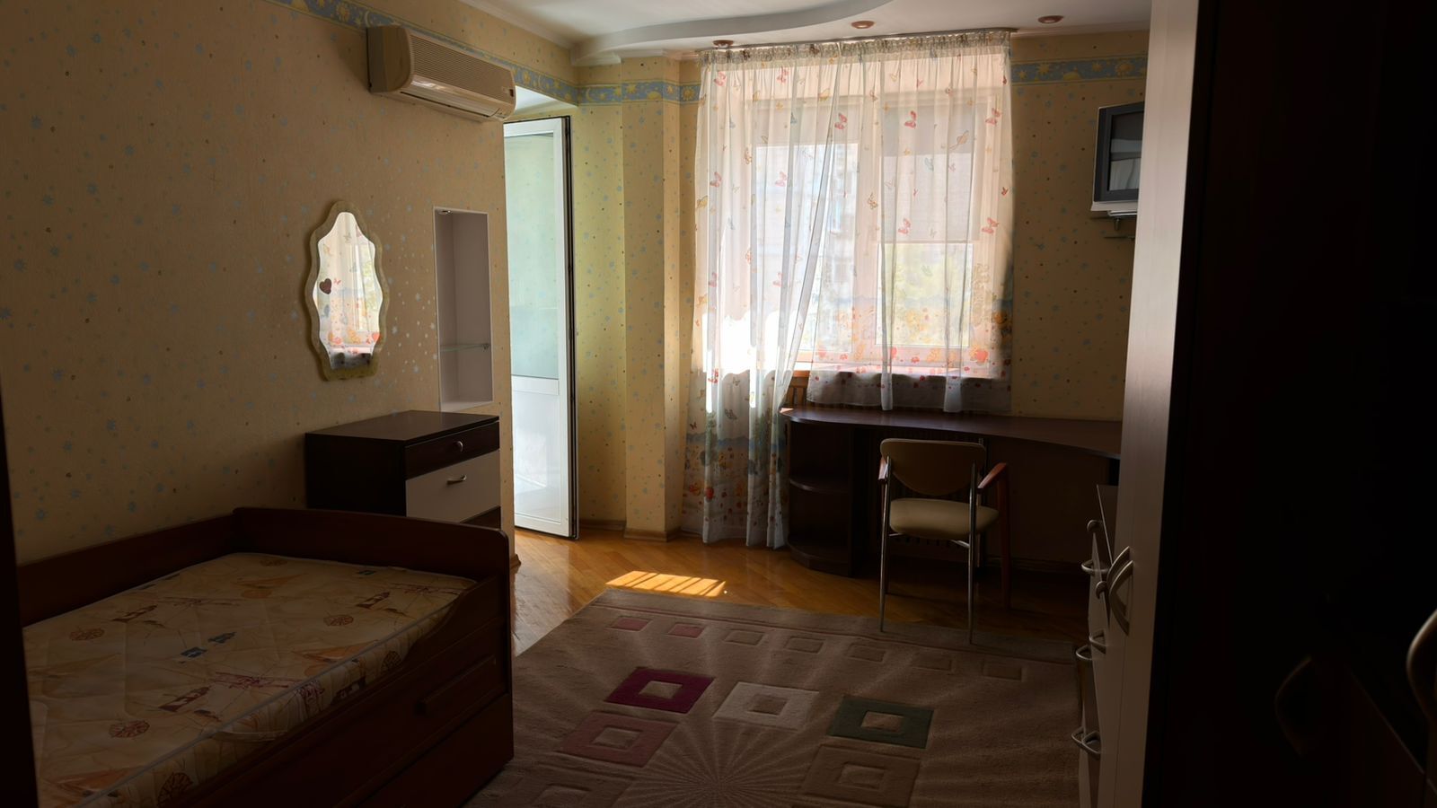 Аренда 3-комнатной квартиры 130 м², Вишняковская ул., 13