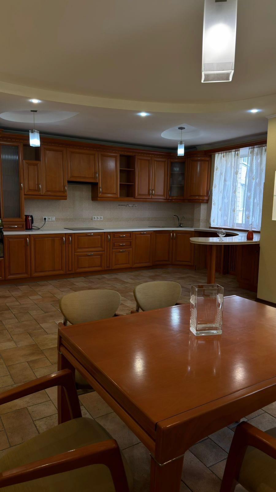 Аренда 3-комнатной квартиры 130 м², Вишняковская ул., 13