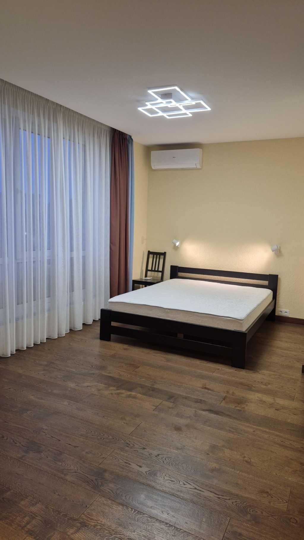 Продаж 3-кімнатної квартири 105 м², Метрологічна вул., 10б
