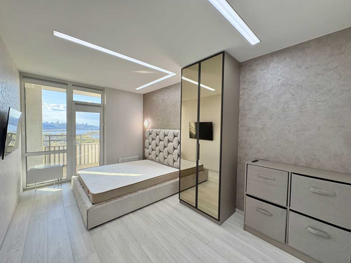 Аренда 1-комнатной квартиры 47 м², Днепровская наб., 18Б