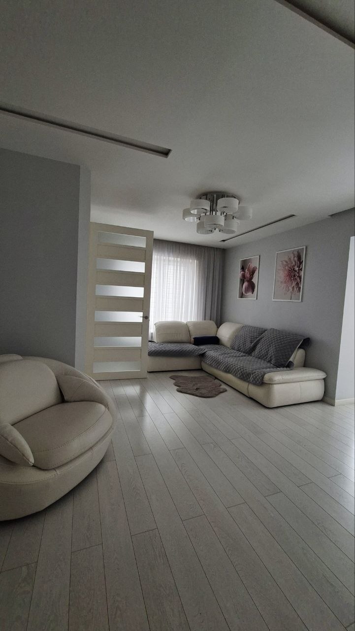 Продаж 2-кімнатної квартири 58 м², Академіка Сахарова вул.