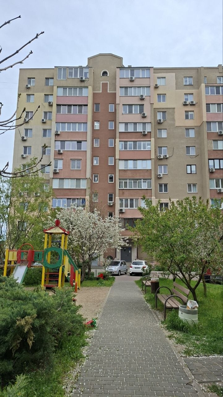 Продаж 2-кімнатної квартири 58 м², Академіка Сахарова вул.
