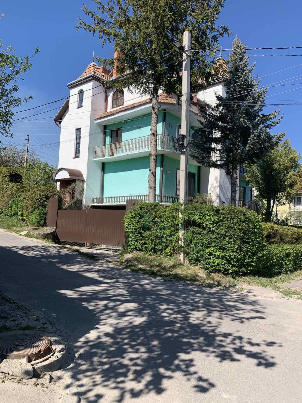 Продаж будинку 594 м²