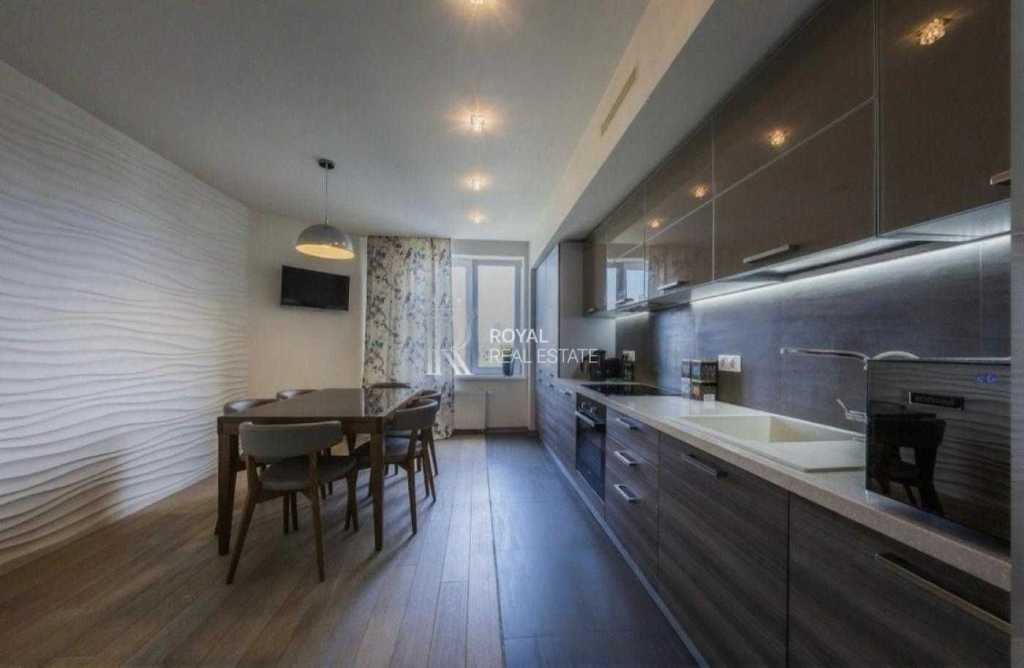 Продаж 5-кімнатної квартири 169 м², Дмитрівська вул., 75