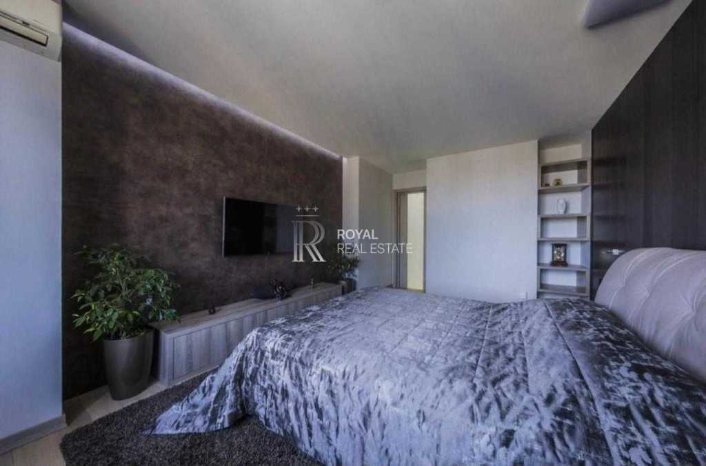 Продаж 5-кімнатної квартири 169 м², Дмитрівська вул., 75