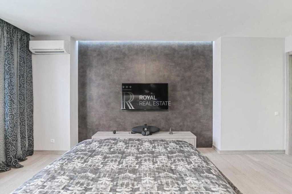 Продаж 5-кімнатної квартири 169 м², Дмитрівська вул., 75