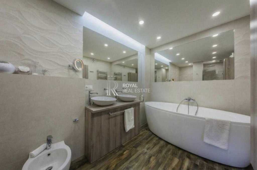 Продаж 5-кімнатної квартири 169 м², Дмитрівська вул., 75
