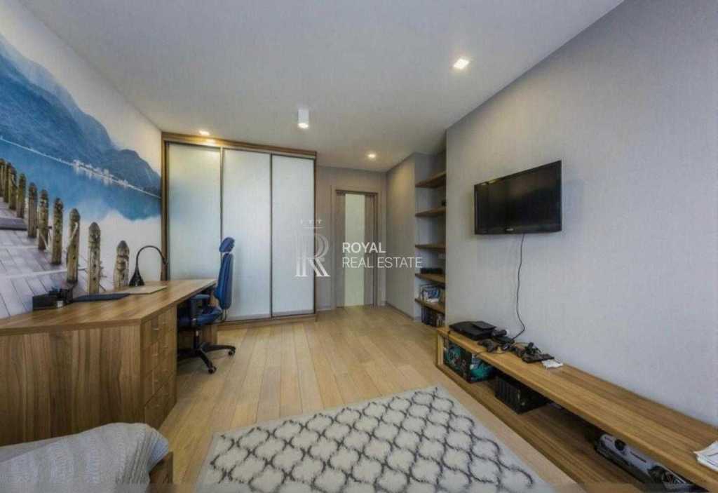 Продаж 5-кімнатної квартири 169 м², Дмитрівська вул., 75