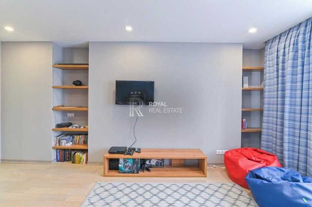 Продаж 5-кімнатної квартири 169 м², Дмитрівська вул., 75