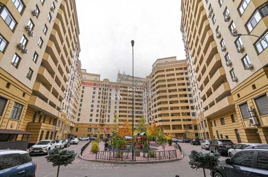 Продаж 5-кімнатної квартири 169 м², Дмитрівська вул., 75