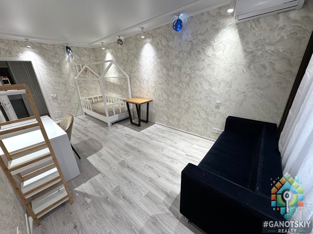 Продаж 2-кімнатної квартири 80 м², Тітова вул.