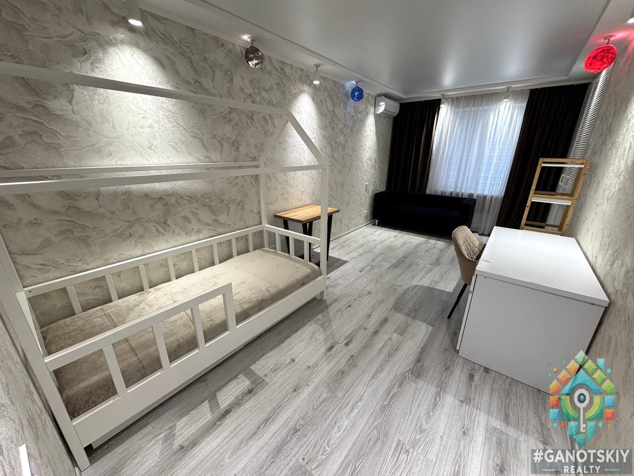 Продаж 2-кімнатної квартири 80 м², Тітова вул.