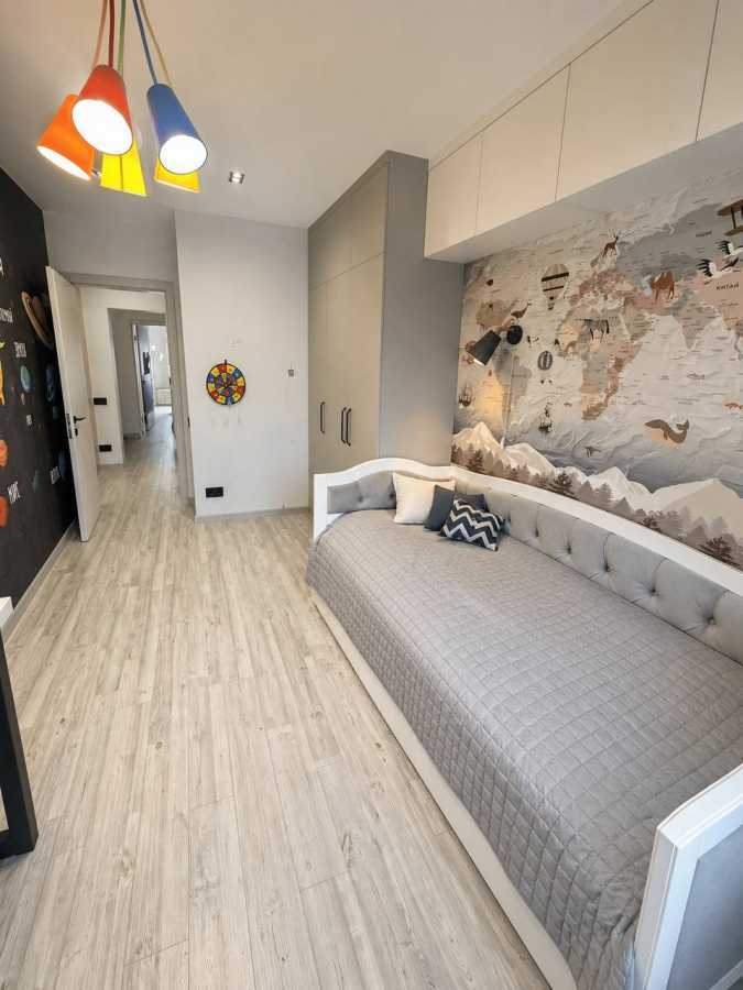 Продаж 3-кімнатної квартири 92.2 м², Чубинського вул., 8Б