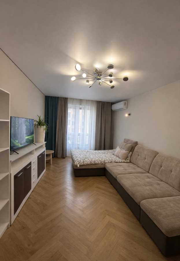 Продаж 2-кімнатної квартири 60 м², Петрівська, 1