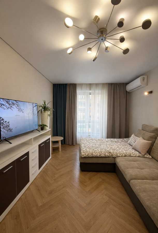 Продаж 2-кімнатної квартири 60 м², Петрівська, 1