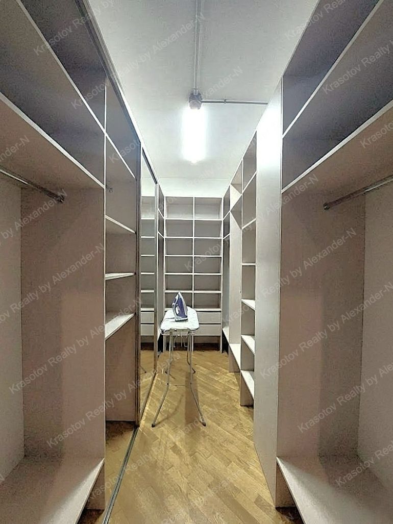 Продажа 4-комнатной квартиры 180 м², Раскидайловская ул., 13