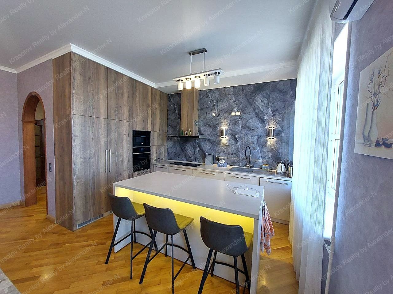 Продажа 4-комнатной квартиры 180 м², Раскидайловская ул., 13